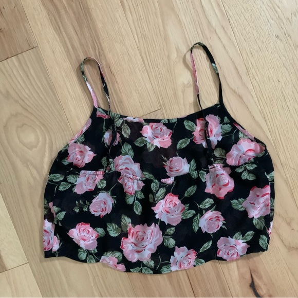 Cute floral garden girl crop top with scalloped hem - Picture 3 of 4